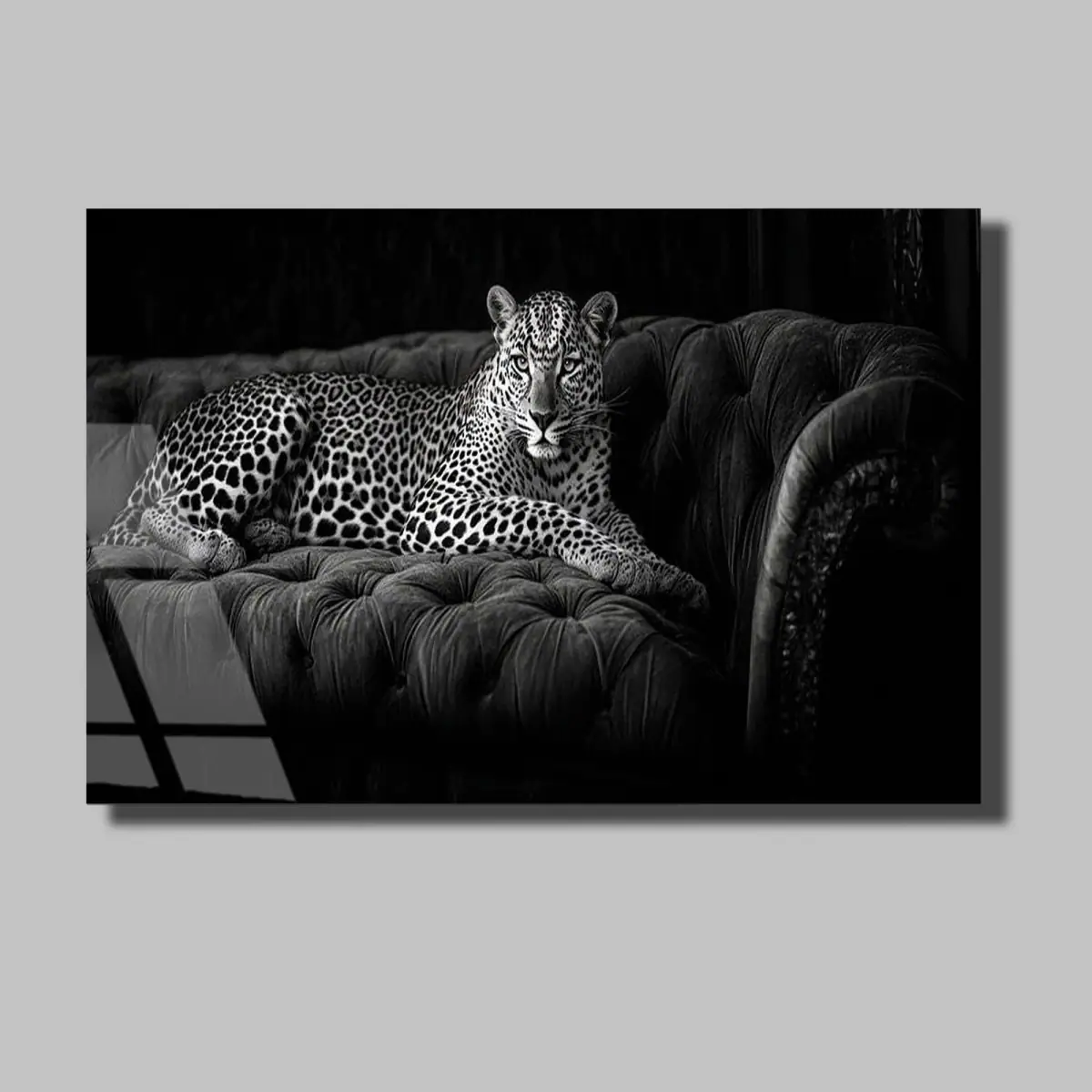 Kadife Koltukta Leopar Cam Tablo