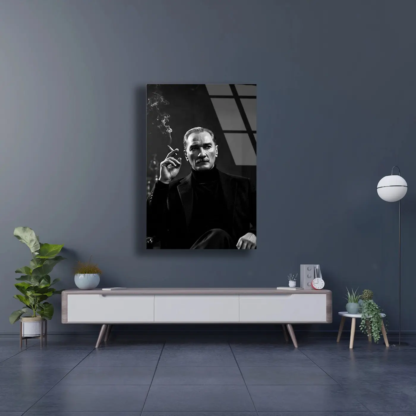 Atatürk Sigara İçerken Portre Cam Tablo