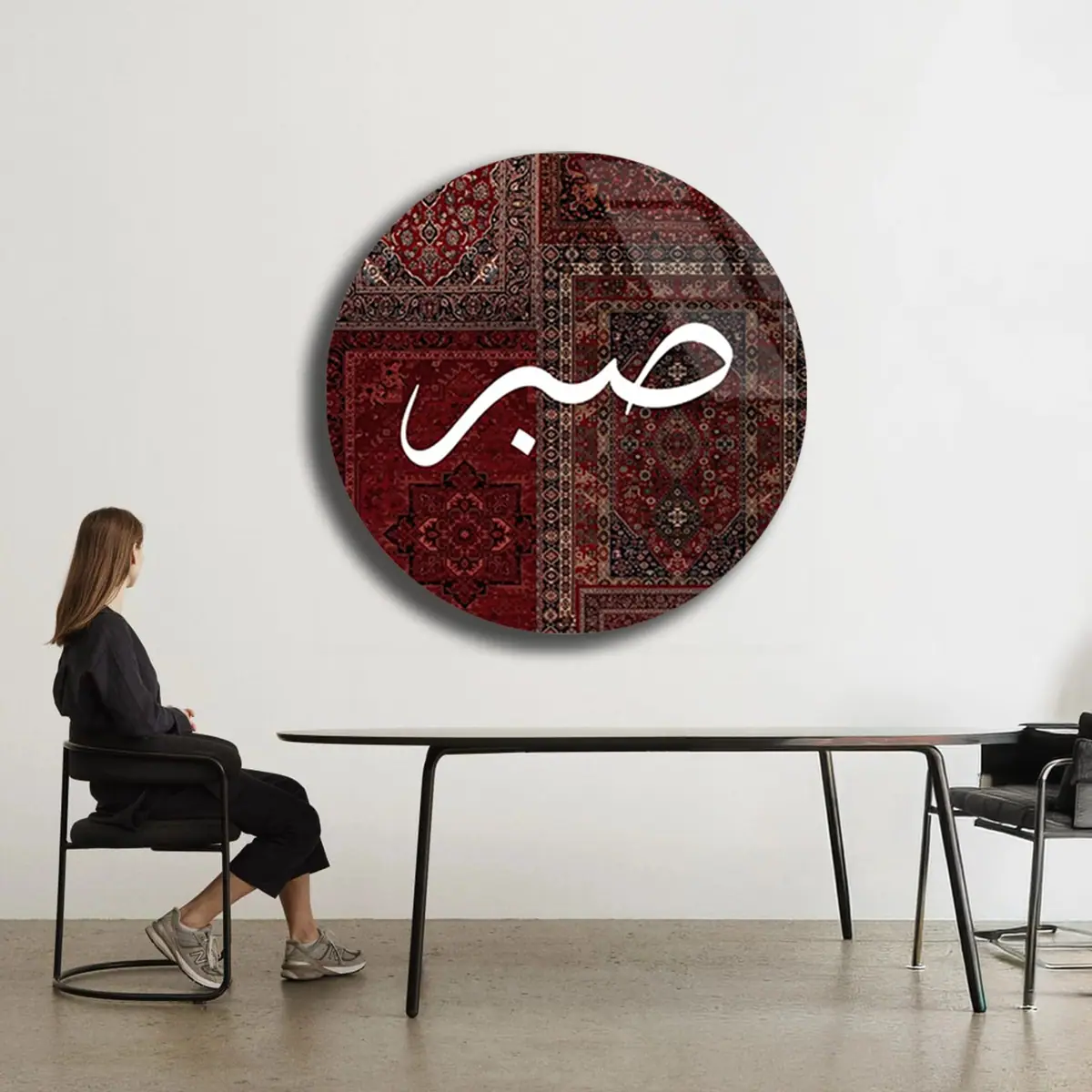 Sabır Yazılı Kırmızı Halı Desenli Yuvarlak Cam Tablo